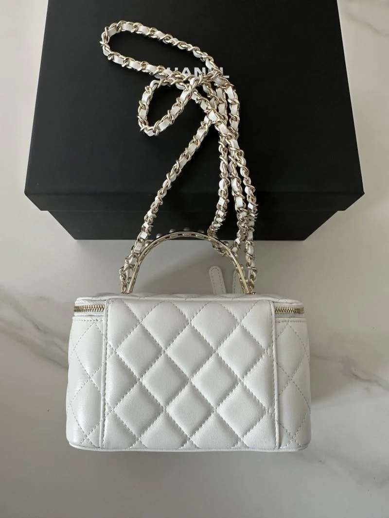 Chanel Cosmetic Bags Sustainable 53431