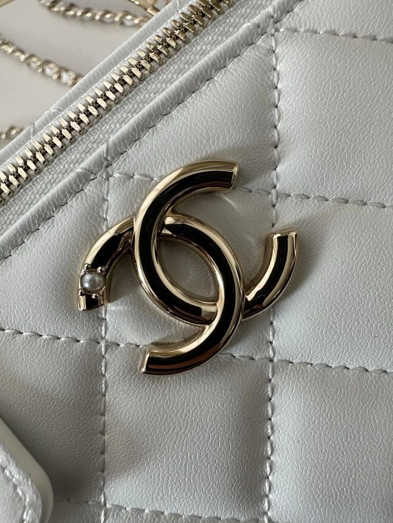 Chanel Cosmetic Bags Sustainable 53431