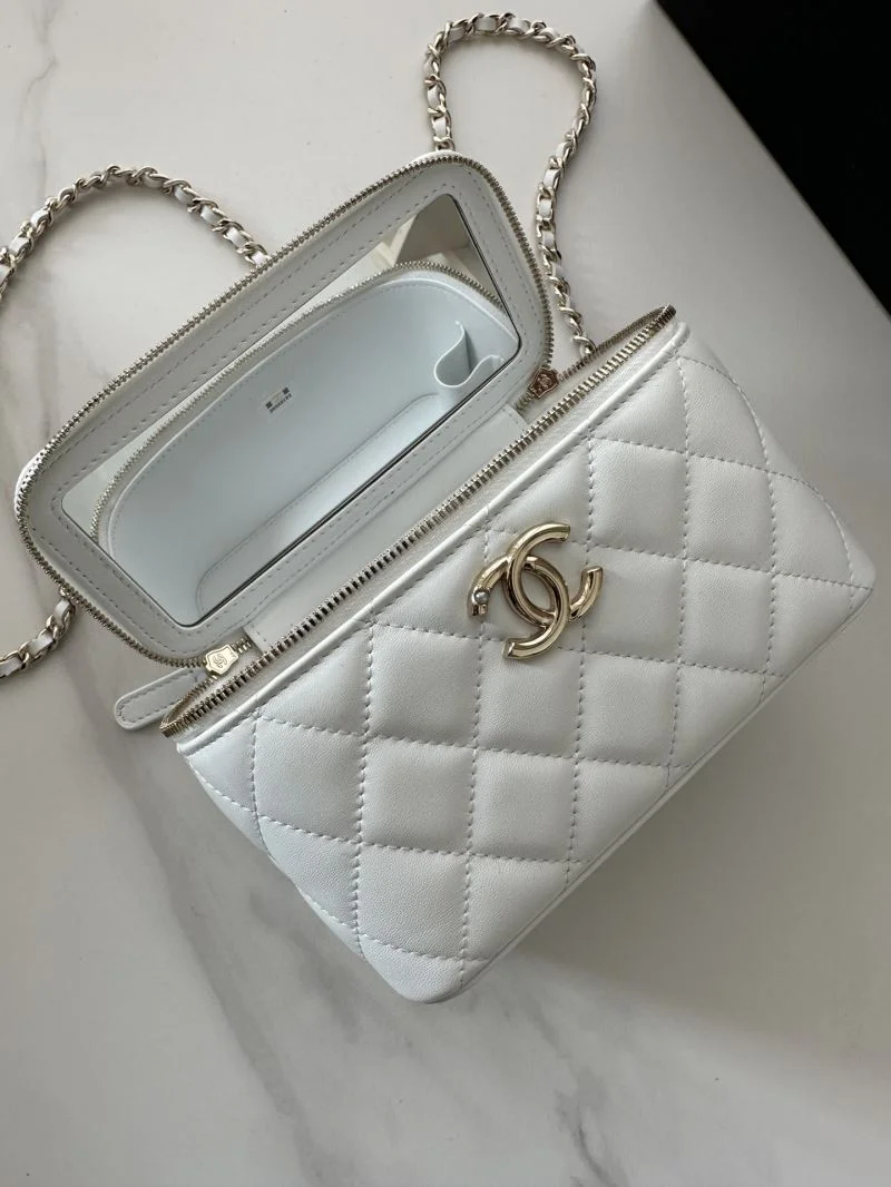 Chanel Cosmetic Bags Sustainable 53431