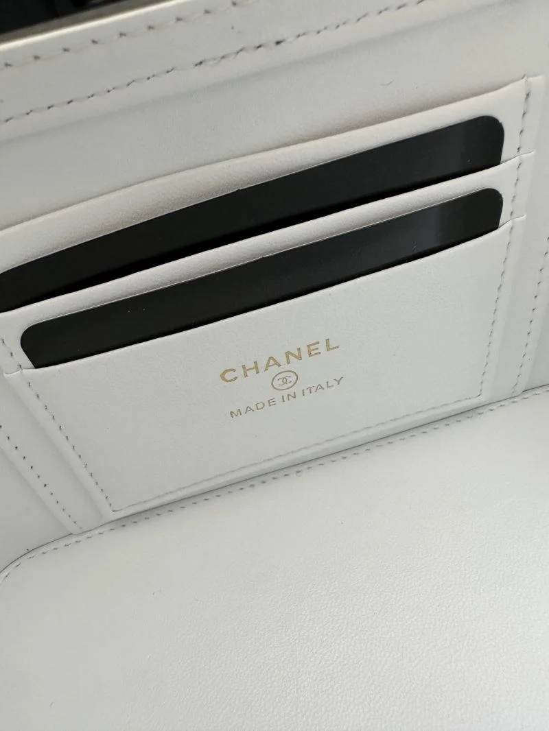 Chanel Cosmetic Bags Sustainable 53431