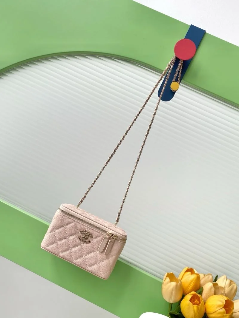 Chanel Cosmetic Bags Vibrant 53372
