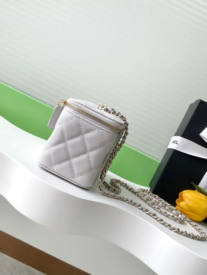 Chanel Cosmetic Bags Sophisticated 53337