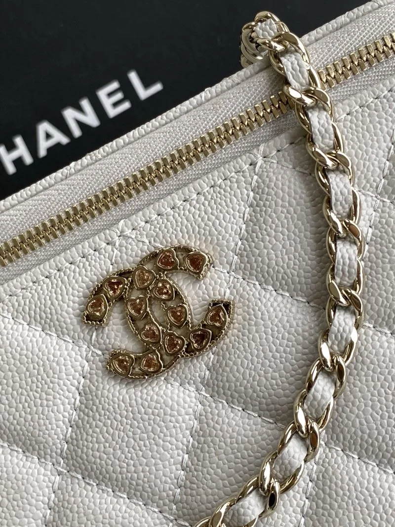 Chanel Cosmetic Bags Sophisticated 53337