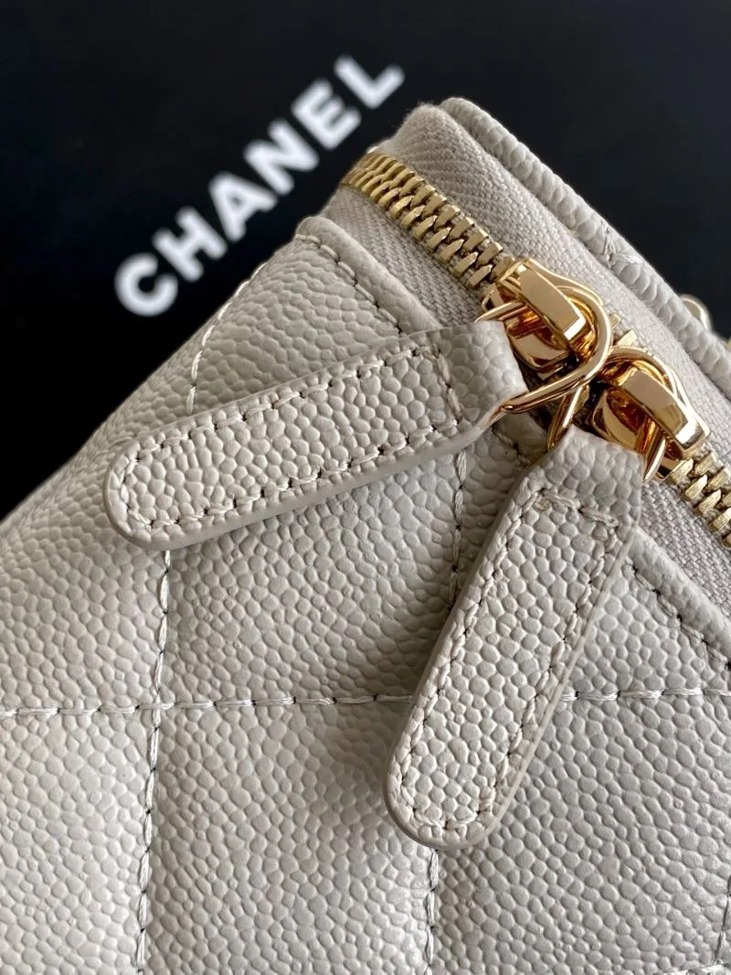 Chanel Cosmetic Bags Sophisticated 53337