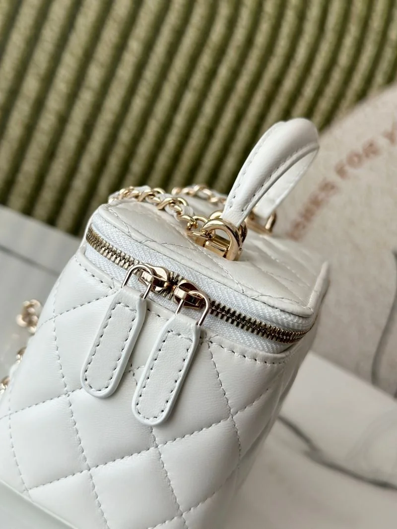 Chanel Cosmetic Bags Cozy 53324