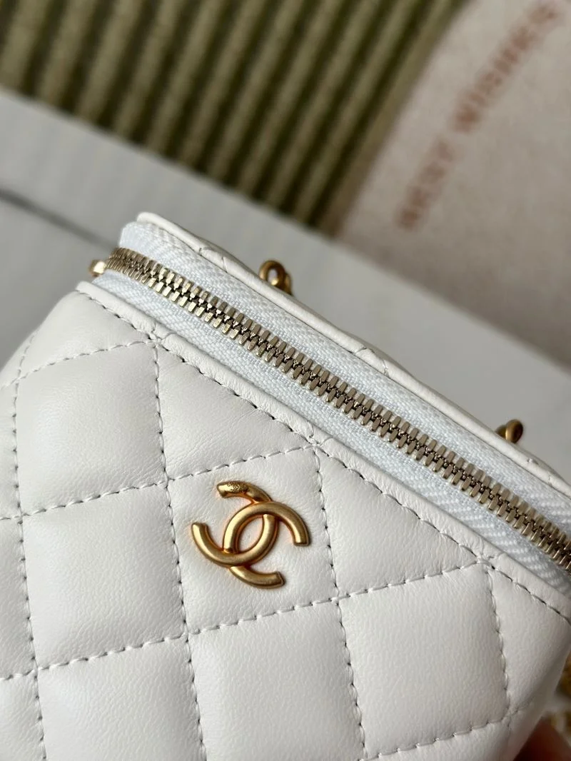 Chanel Cosmetic Bags Unique 53321
