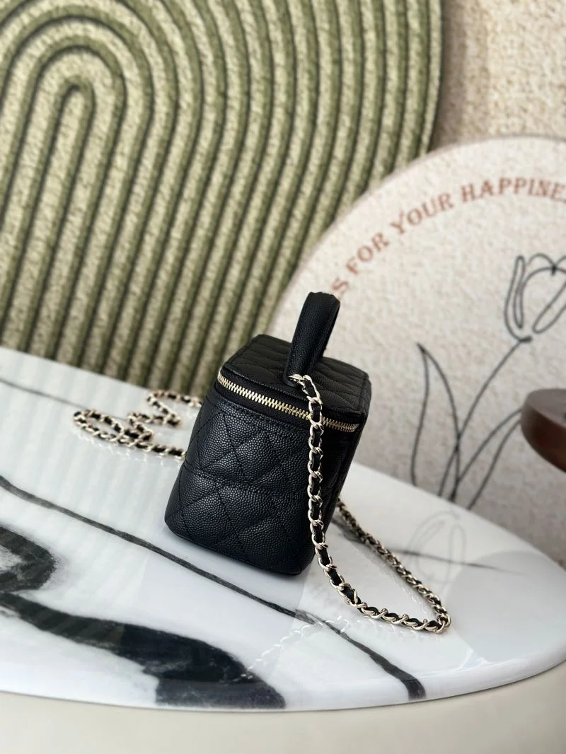 Effortless Chanel Cosmetic Bags 53313