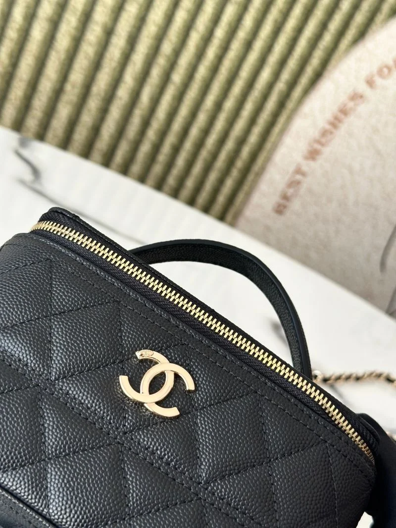 Effortless Chanel Cosmetic Bags 53313