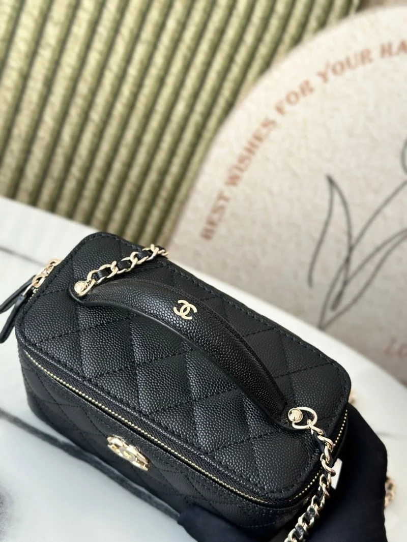 Effortless Chanel Cosmetic Bags 53313