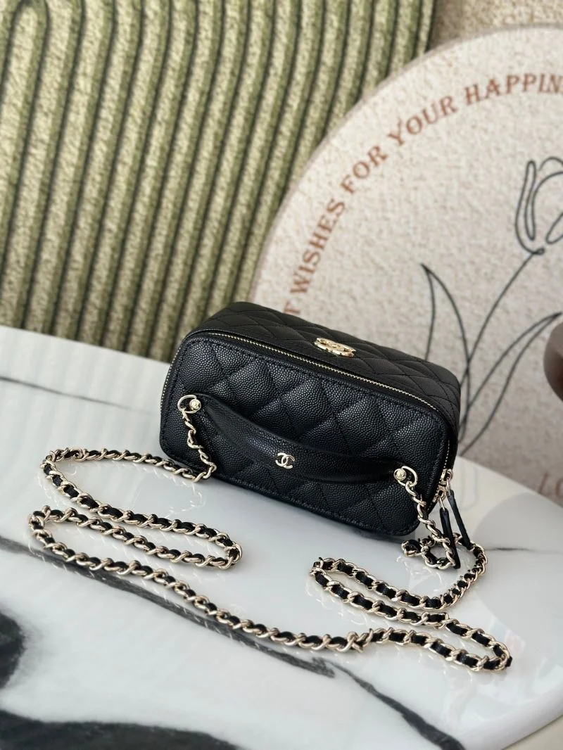 Effortless Chanel Cosmetic Bags 53313