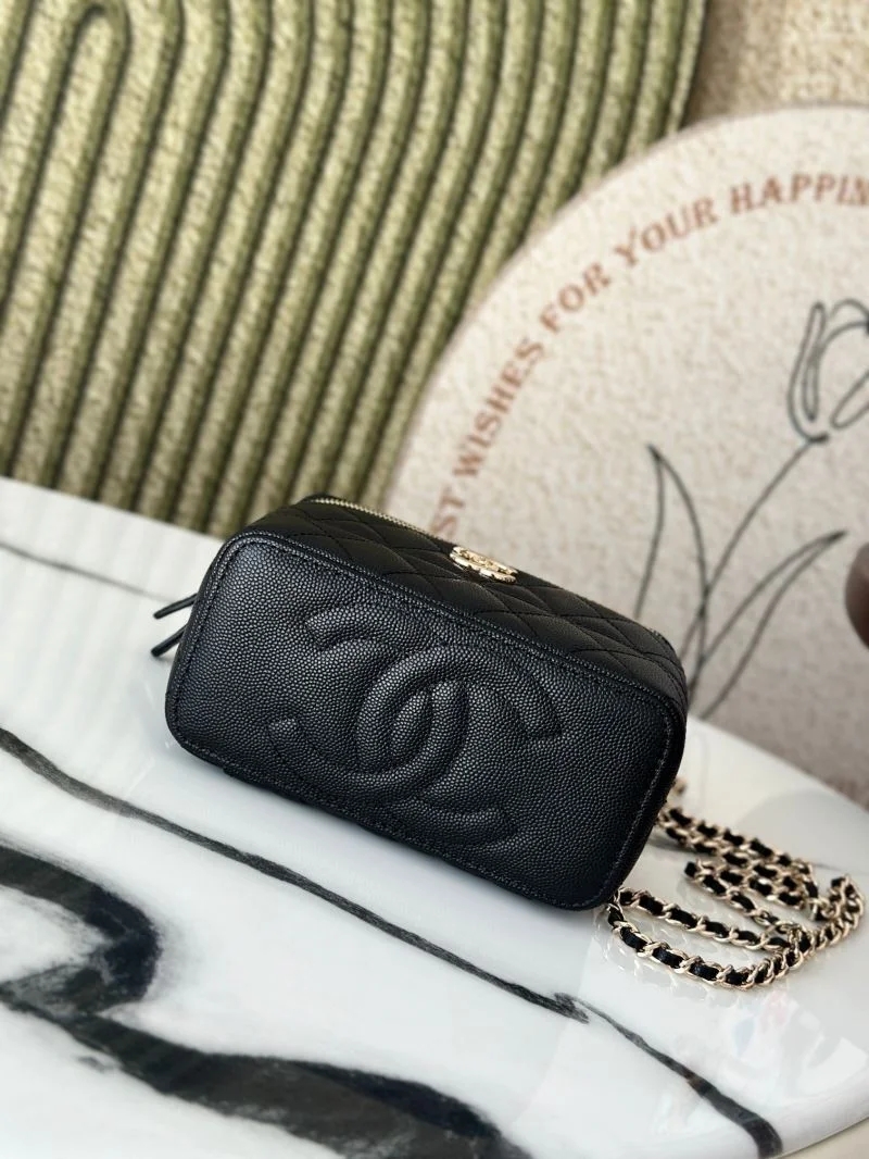 Effortless Chanel Cosmetic Bags 53313