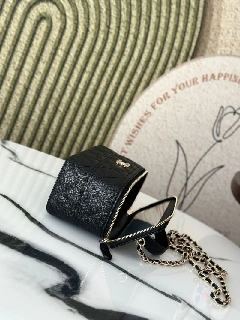 Effortless Chanel Cosmetic Bags 53313
