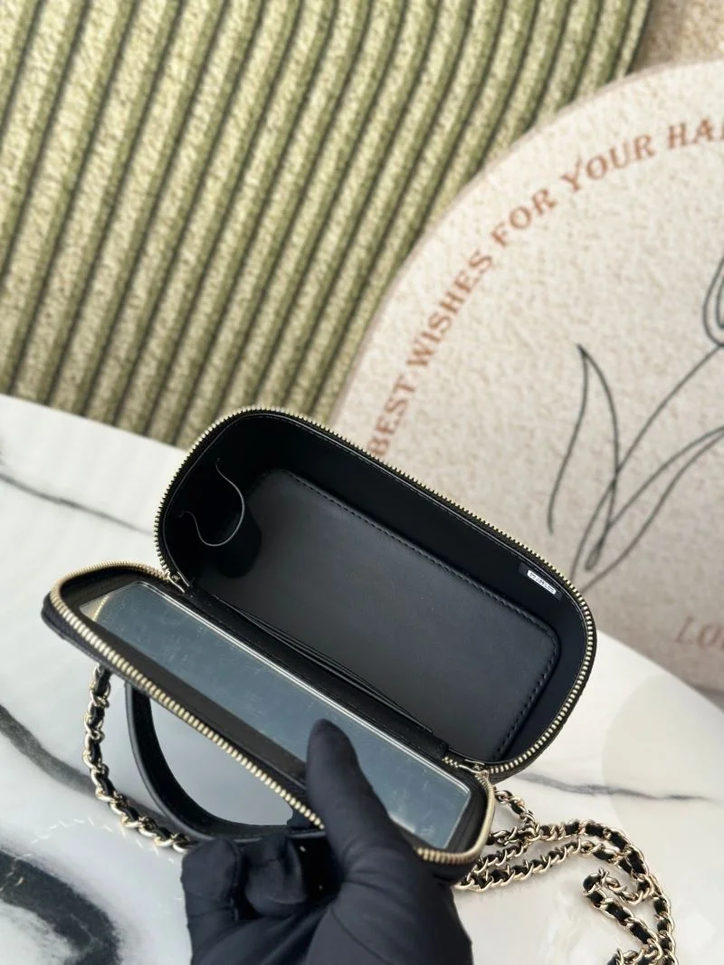 Effortless Chanel Cosmetic Bags 53313