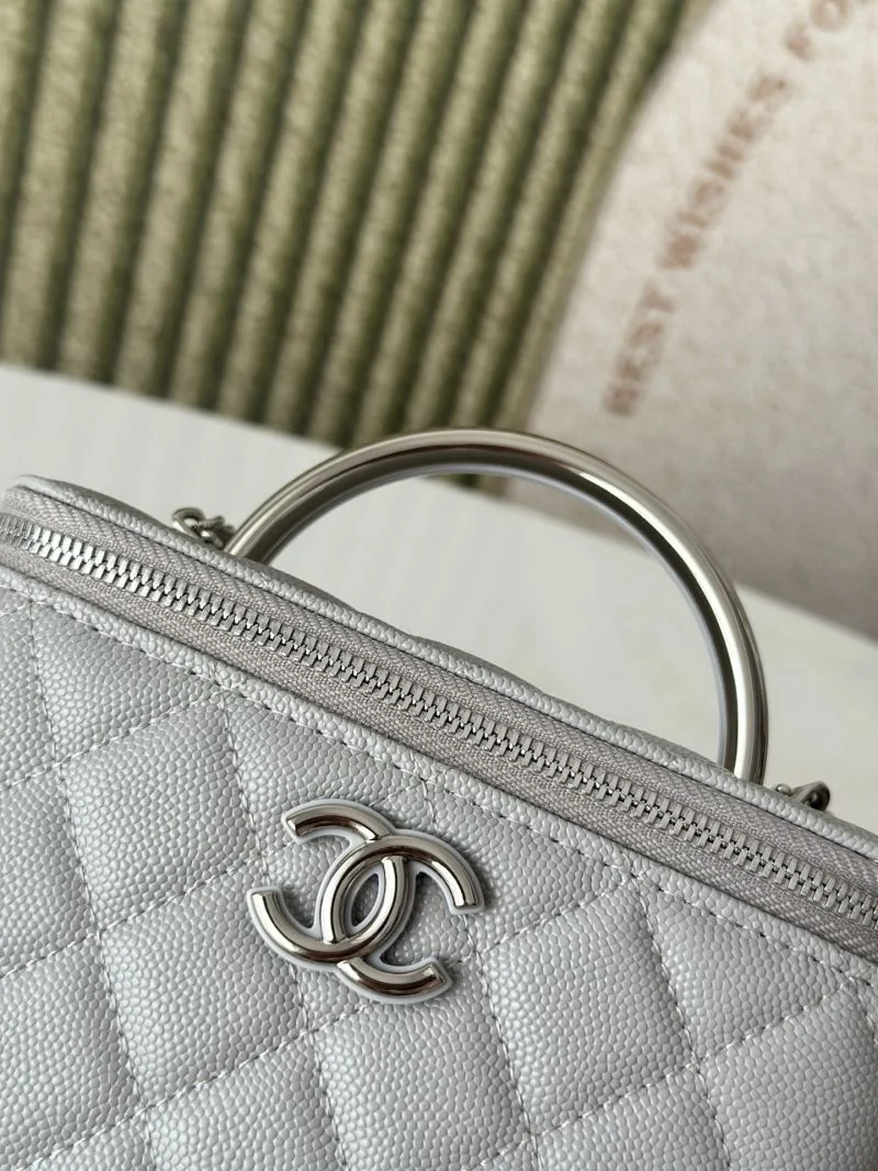 Minimalist Chanel Cosmetic Bags 53320