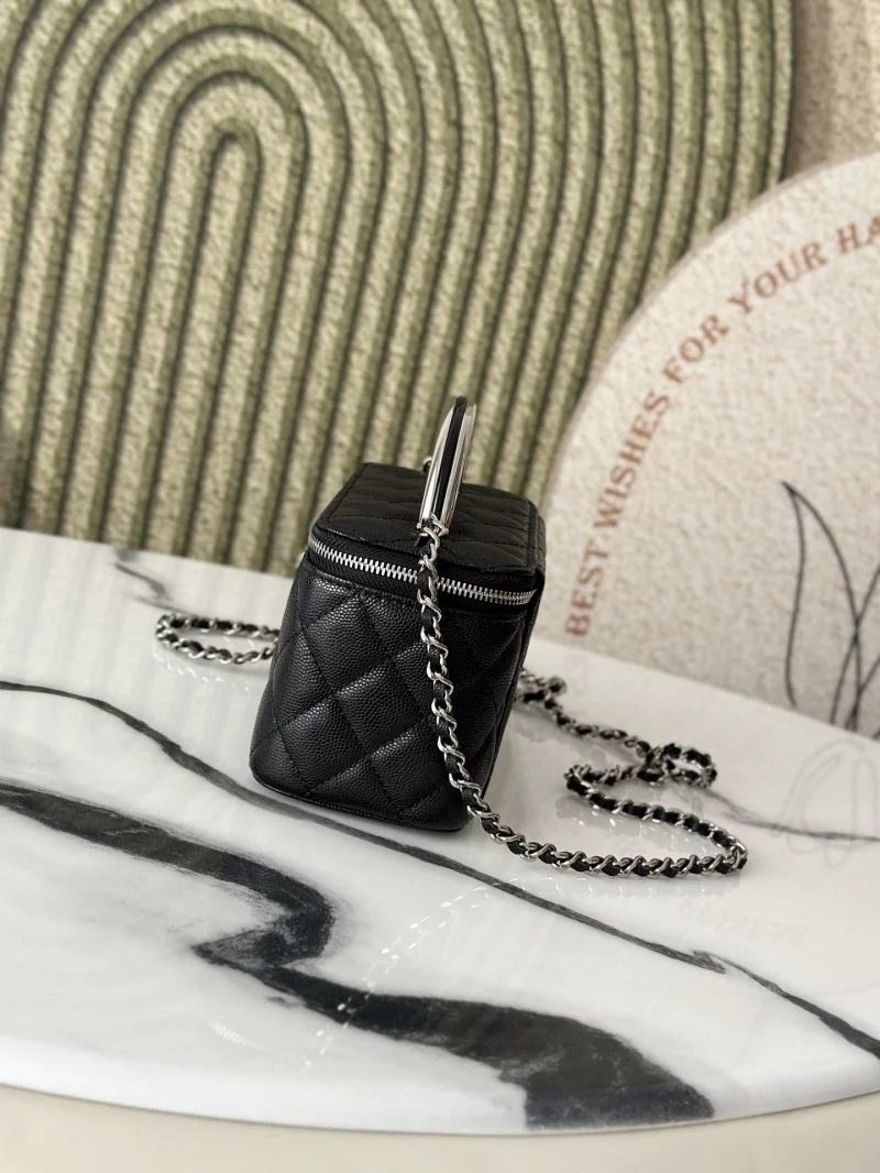 Cozy Chanel Cosmetic Bags 53388