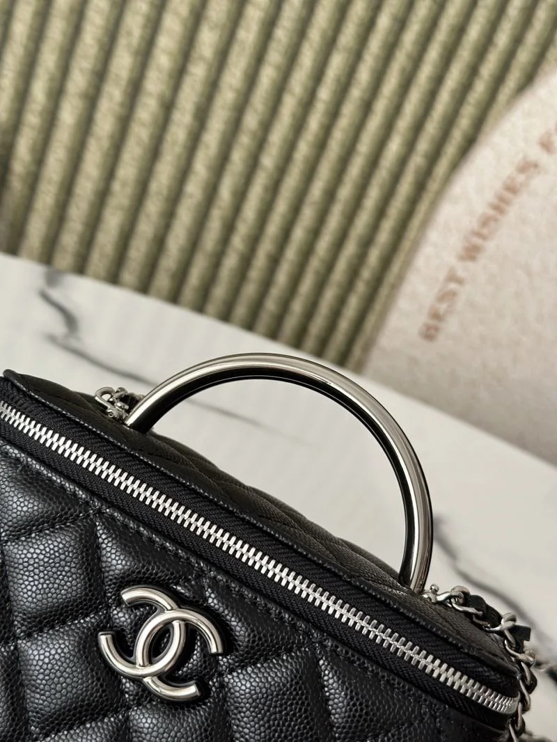 Cozy Chanel Cosmetic Bags 53388