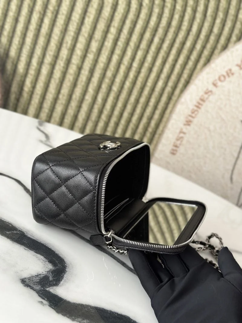 Cozy Chanel Cosmetic Bags 53388