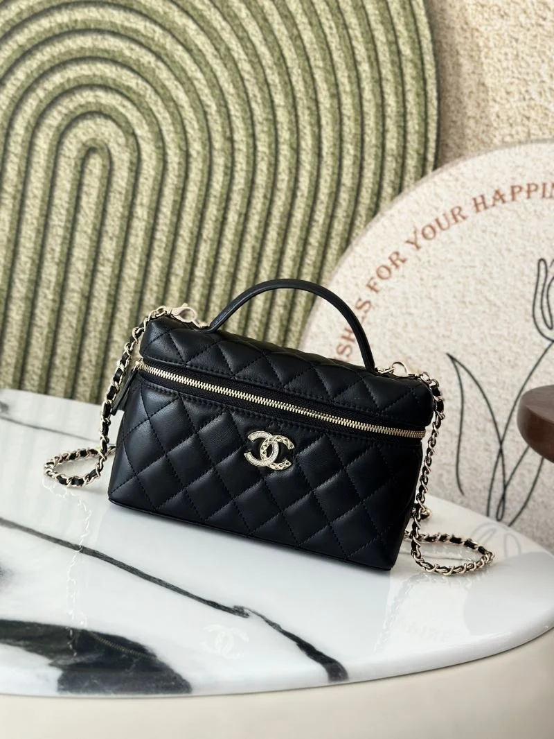 Cozy Chanel Cosmetic Bags 53297