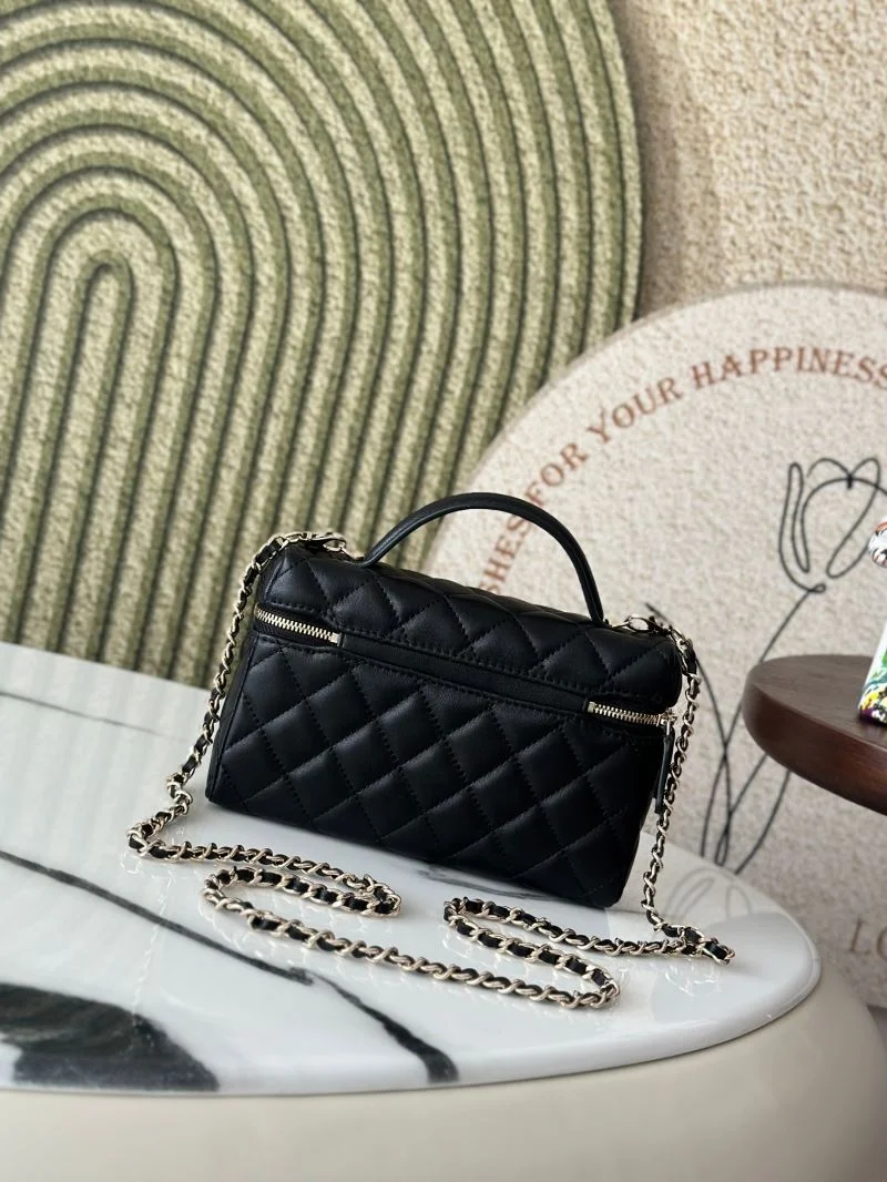 Cozy Chanel Cosmetic Bags 53297