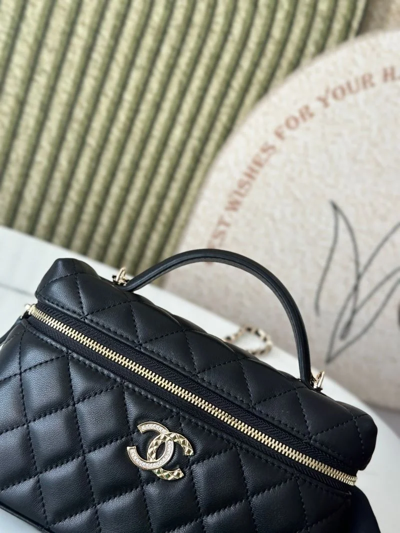 Cozy Chanel Cosmetic Bags 53297