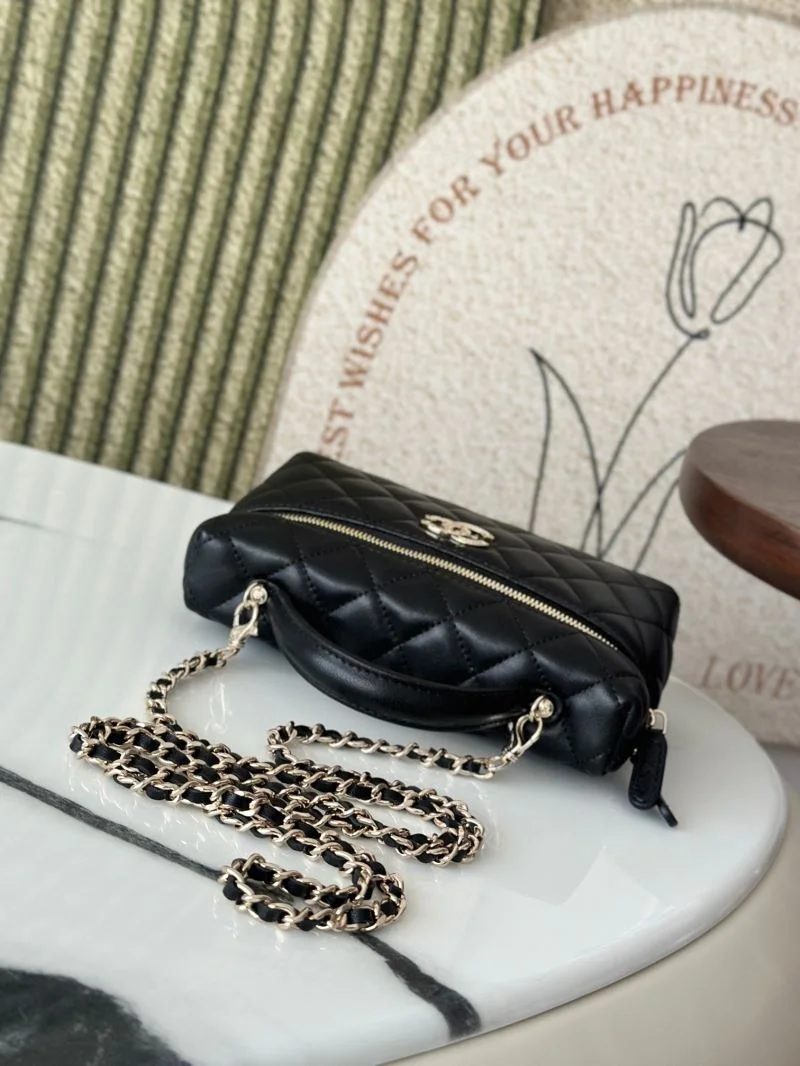 Cozy Chanel Cosmetic Bags 53297