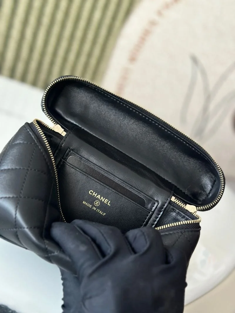 Cozy Chanel Cosmetic Bags 53297