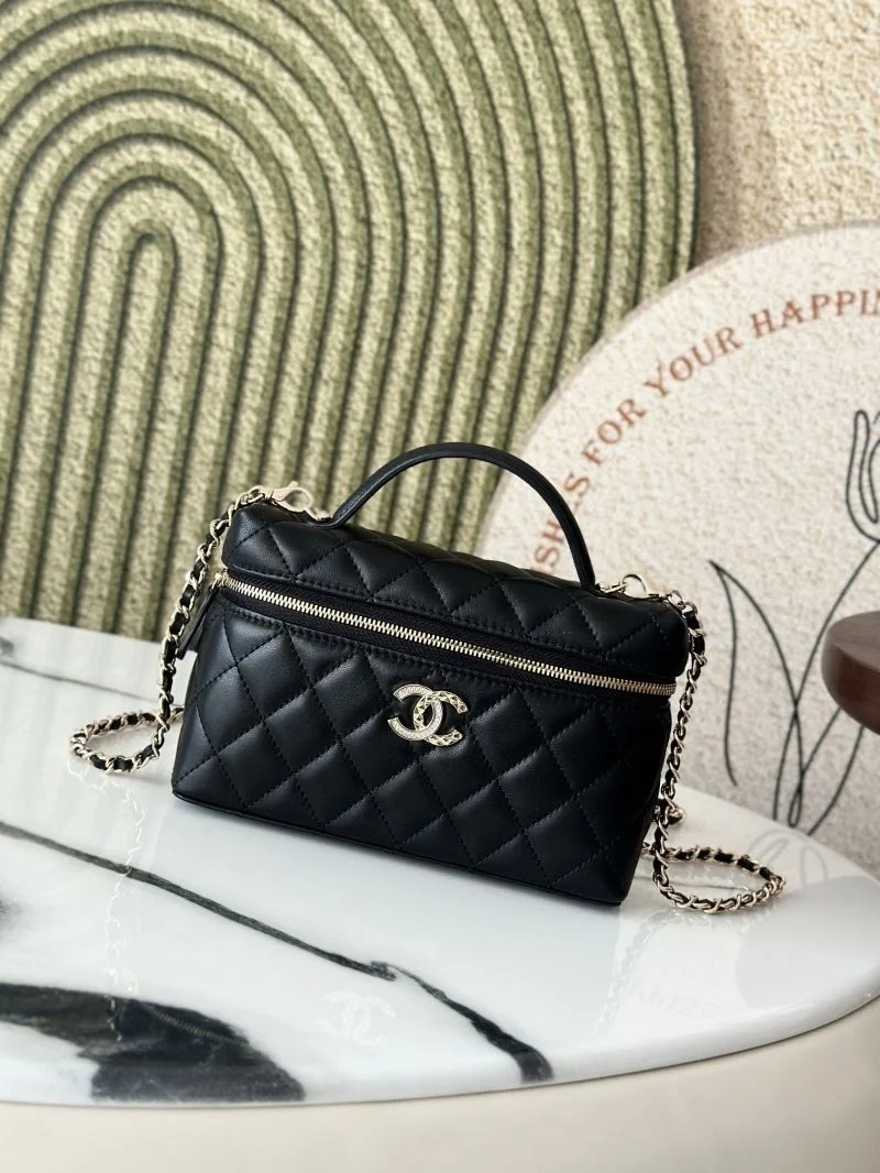 Cozy Chanel Cosmetic Bags 53297