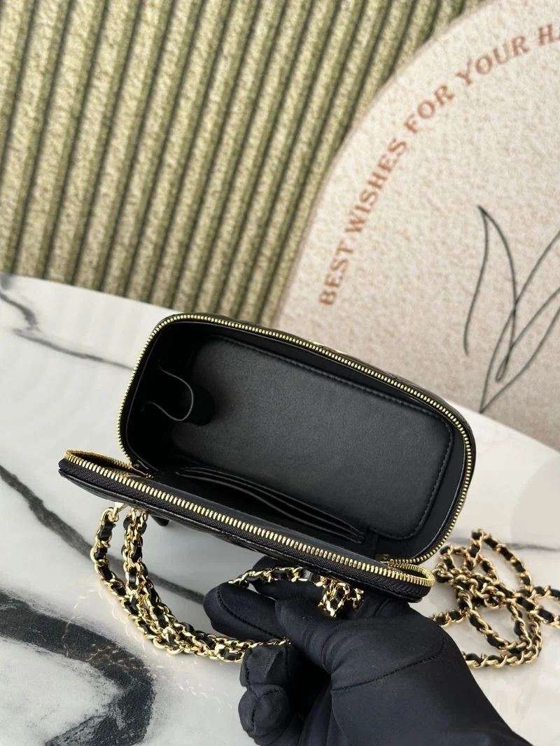 Chanel Cosmetic Bags Supportive 53326