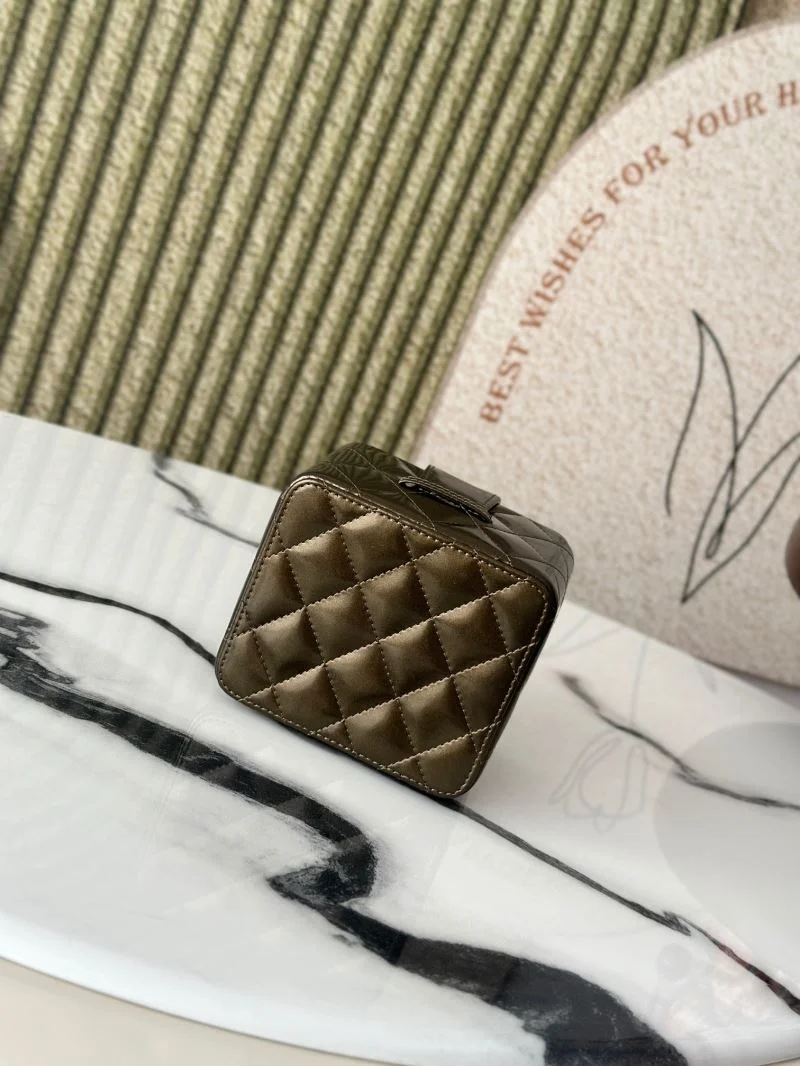 Chanel Cosmetic Bags Effortless 53272