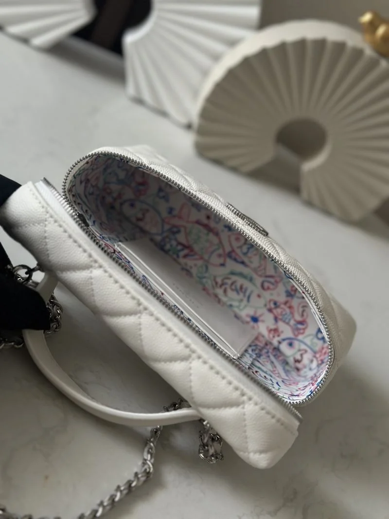 Elegant Chanel Cosmetic Bags 53271