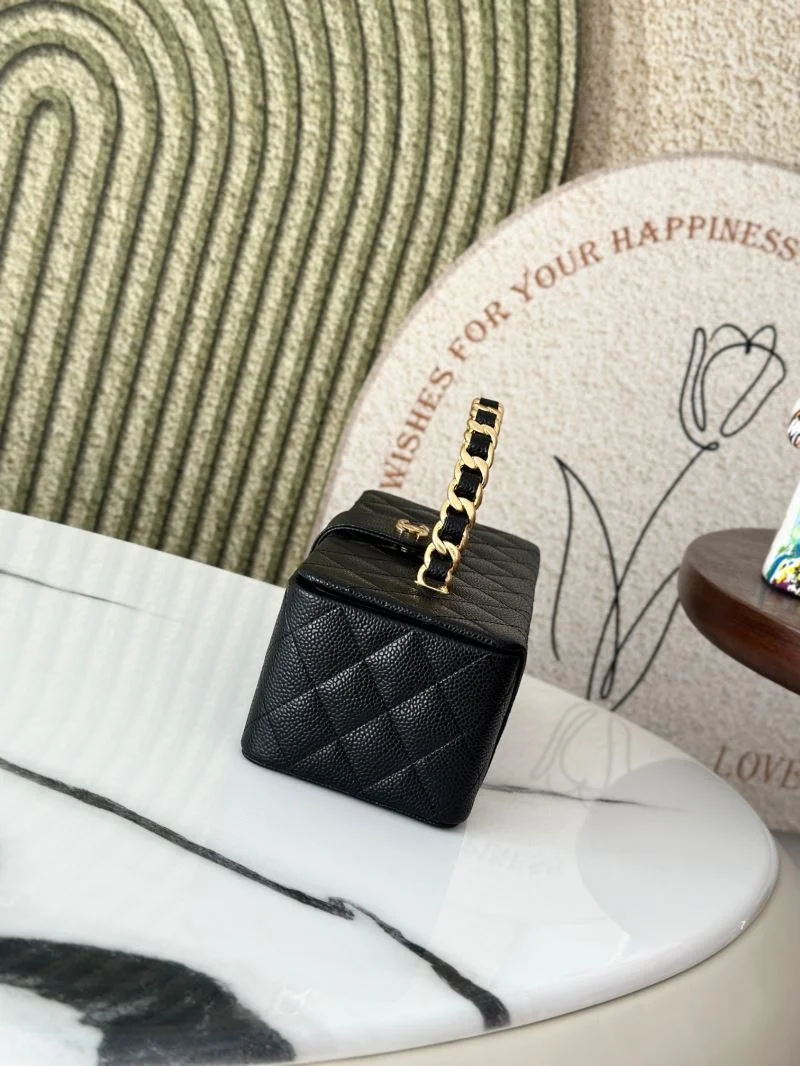 Chanel Cosmetic Bags Resilient 53269