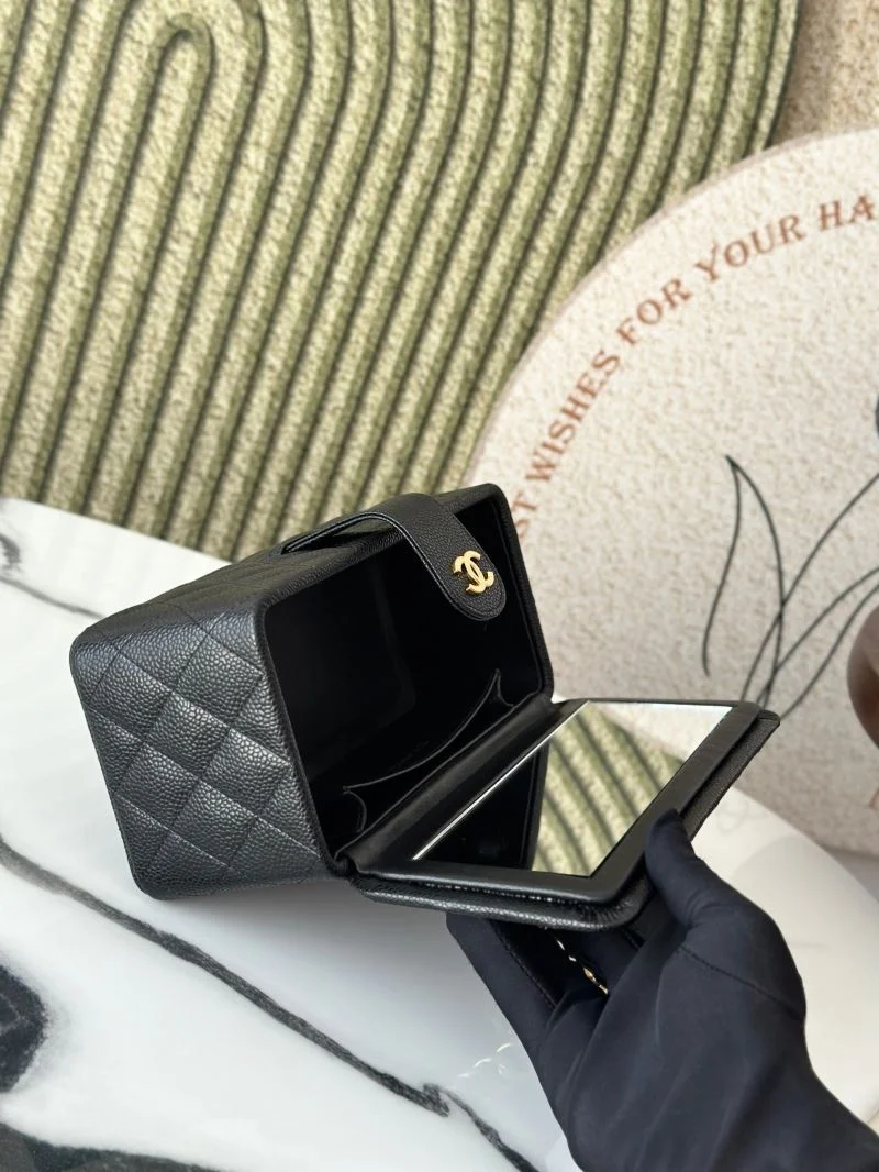 Chanel Cosmetic Bags Resilient 53269