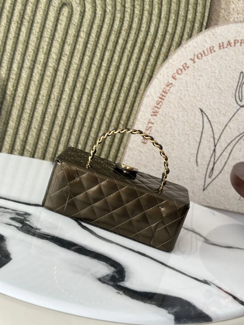 EyeCatching Chanel Cosmetic Bags 53301