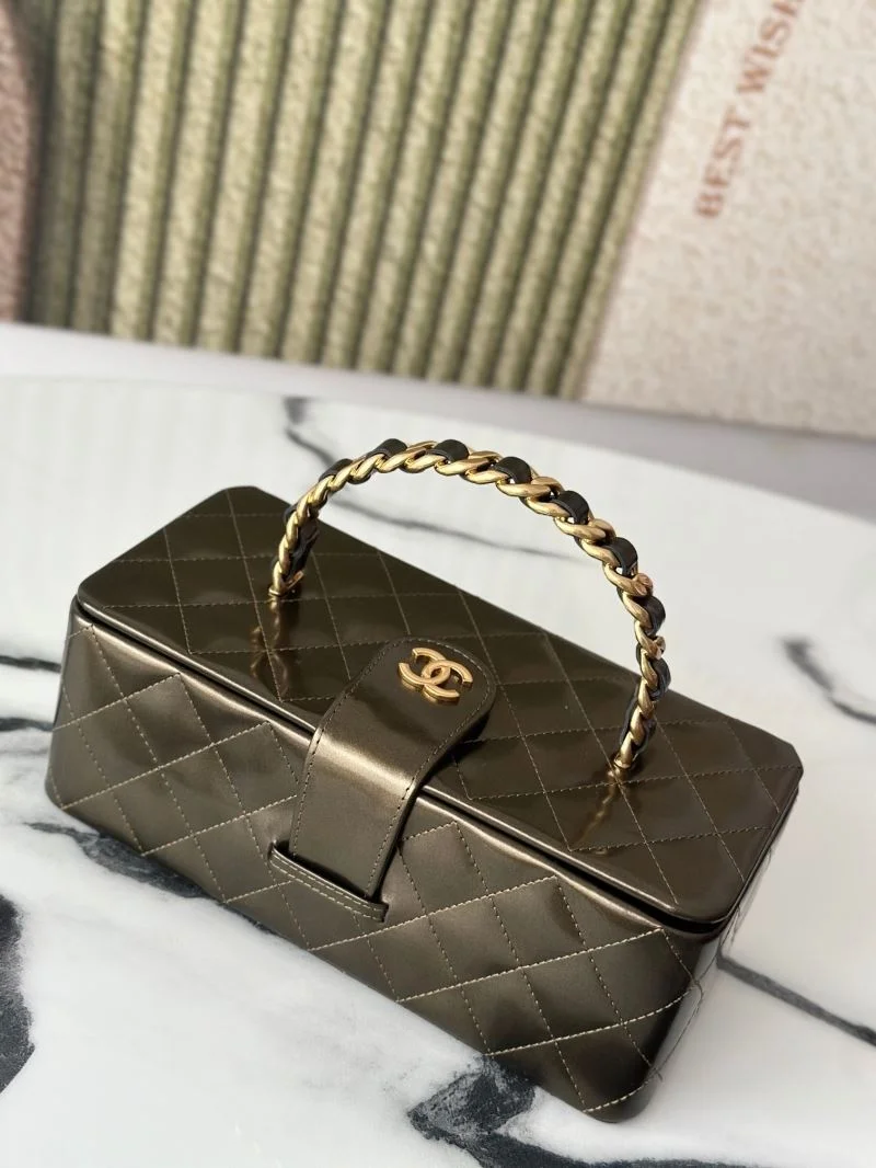 EyeCatching Chanel Cosmetic Bags 53301