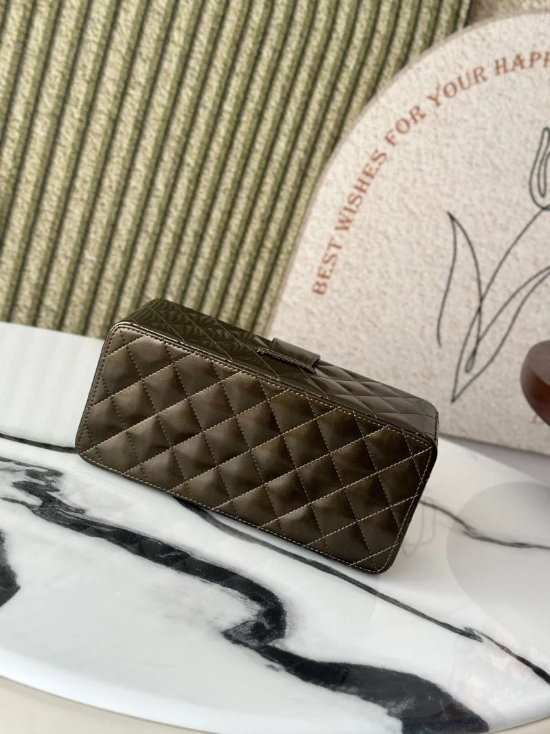 EyeCatching Chanel Cosmetic Bags 53301