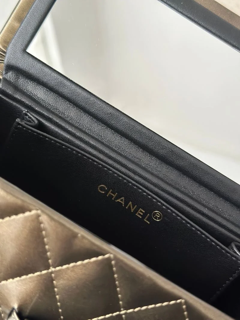 EyeCatching Chanel Cosmetic Bags 53301