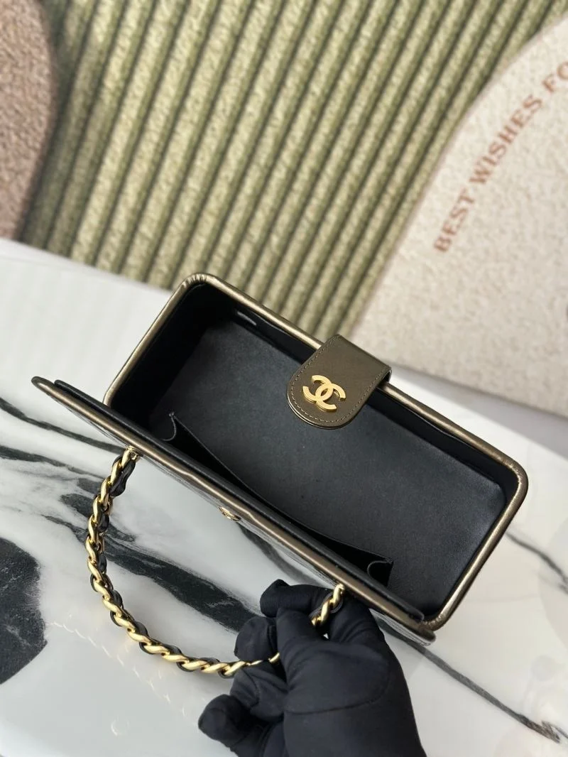 EyeCatching Chanel Cosmetic Bags 53301