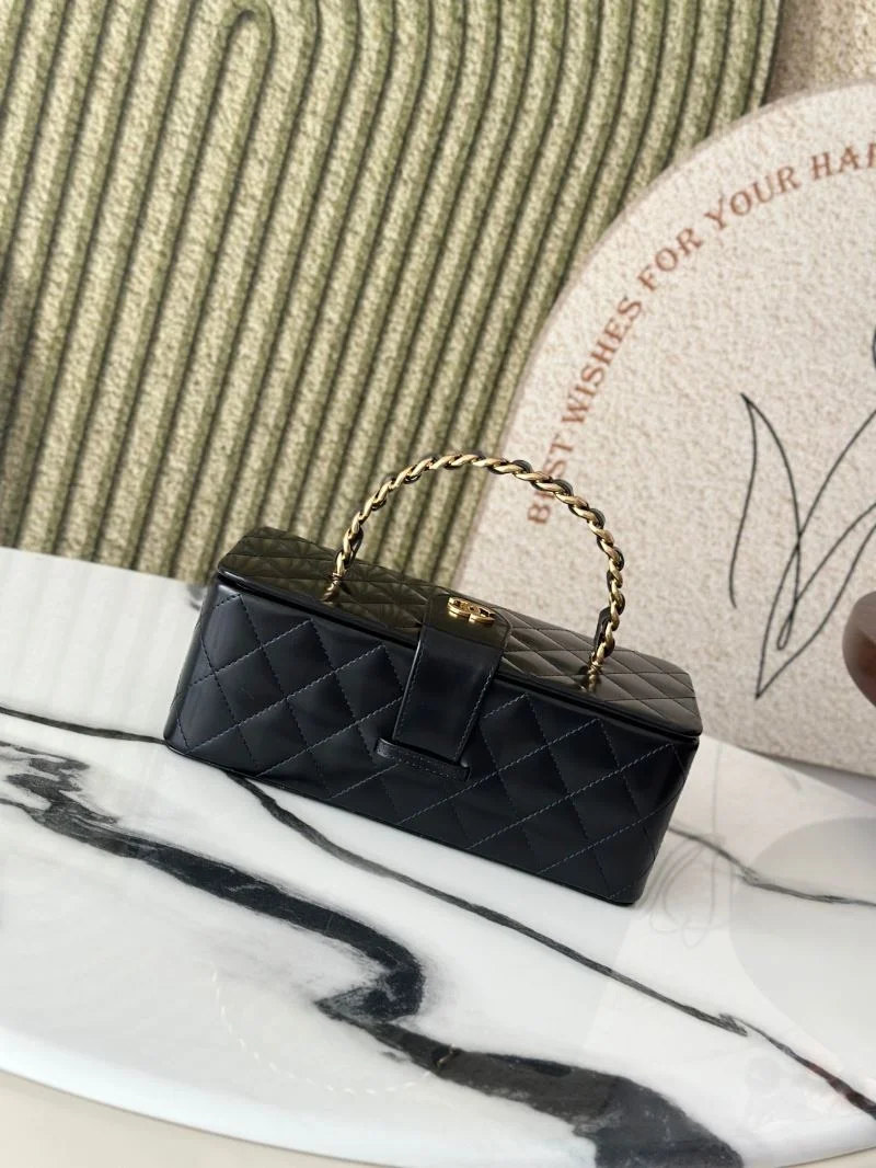 Chanel Cosmetic Bags Elegant 53300