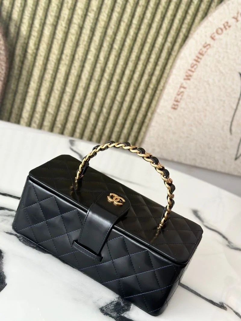 Chanel Cosmetic Bags Elegant 53300