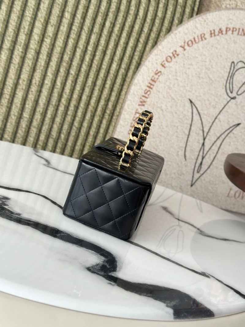 Chanel Cosmetic Bags Elegant 53300