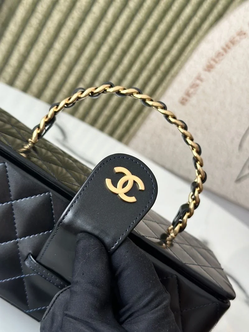 Chanel Cosmetic Bags Elegant 53300