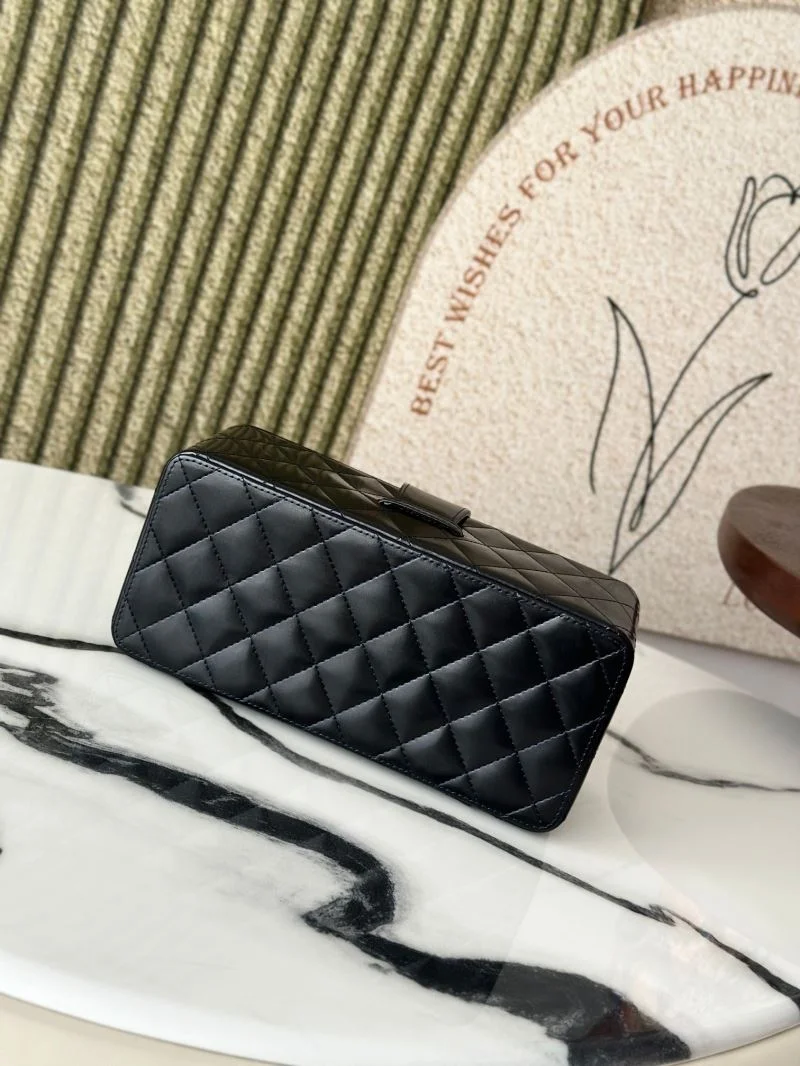 Chanel Cosmetic Bags Elegant 53300