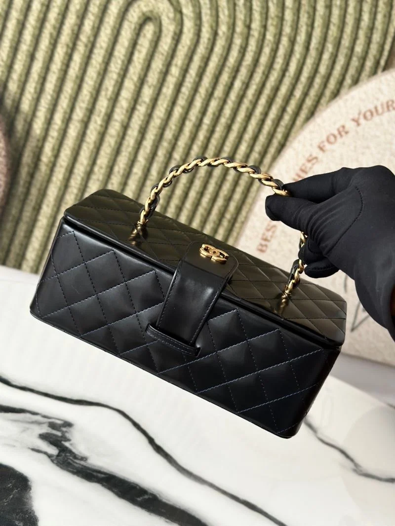Chanel Cosmetic Bags Elegant 53300