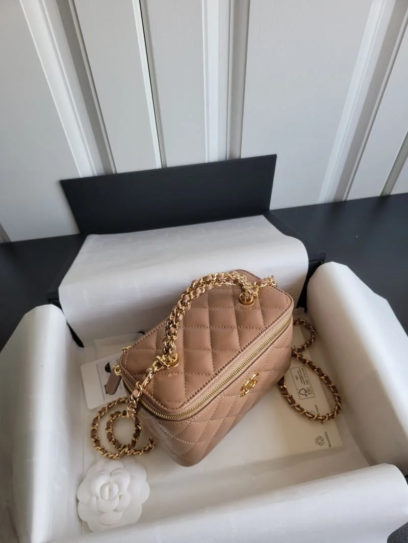 Stylish Chanel Cosmetic Bags 55135