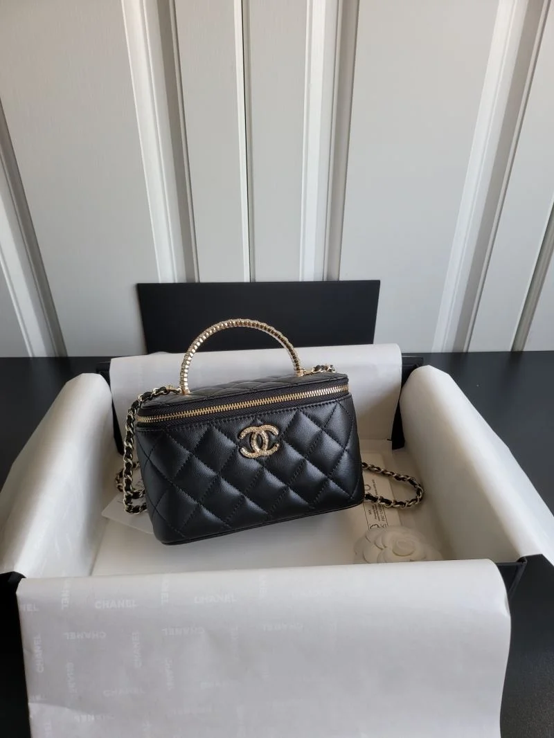 Bold Chanel Cosmetic Bags 55132