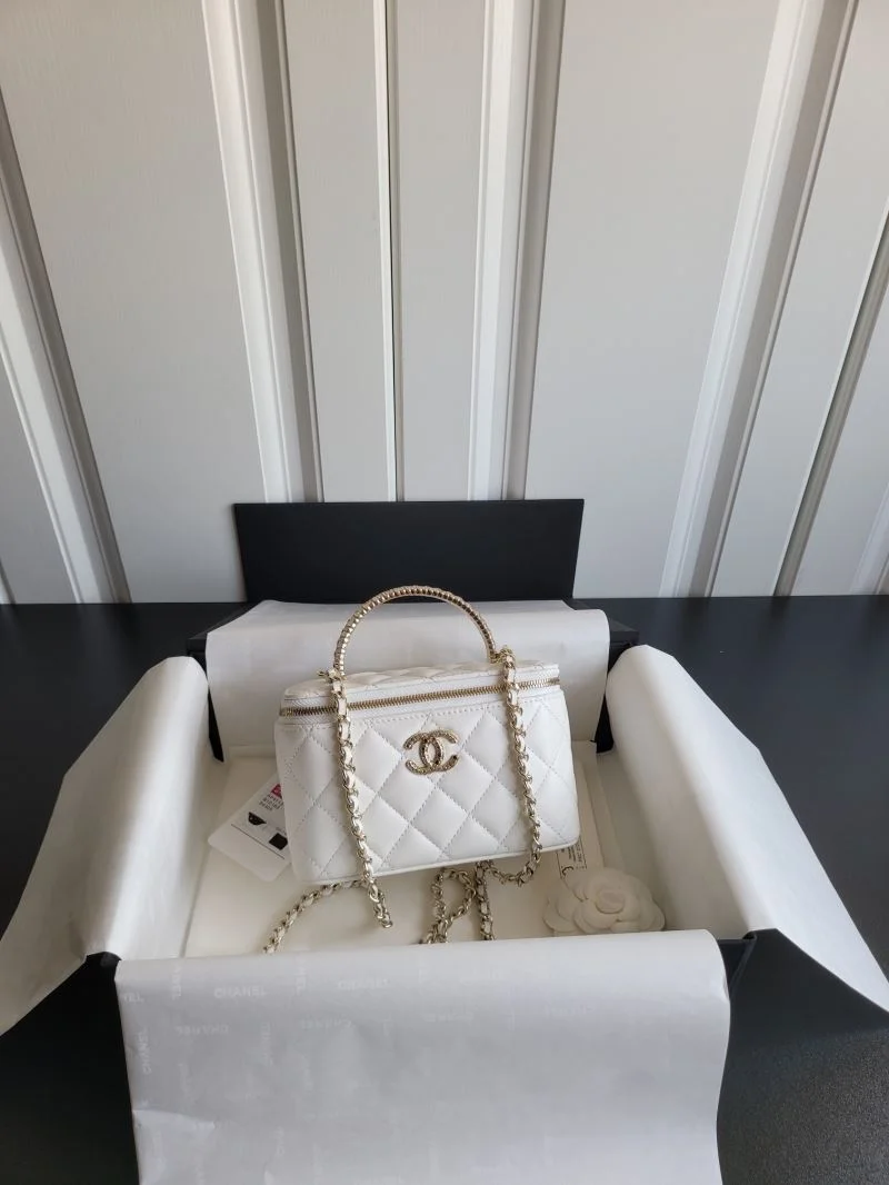 Youthful Chanel Cosmetic Bags 55162