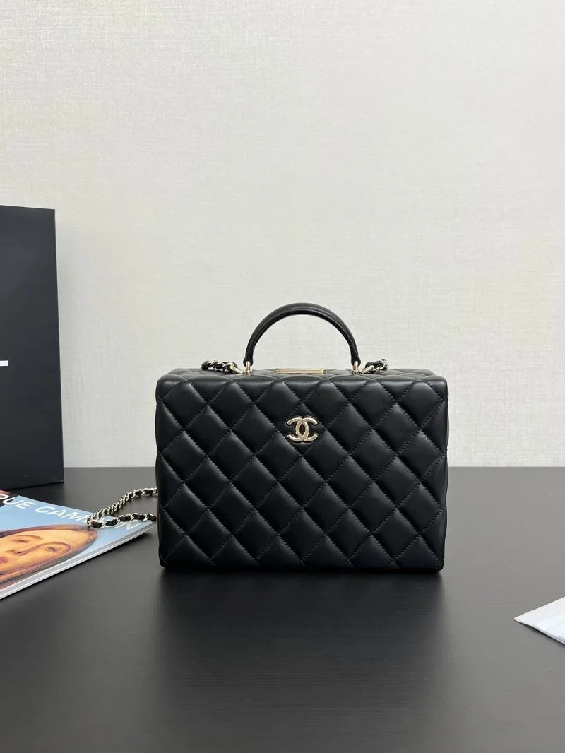 Supportive Chanel Cosmetic Bags 55137