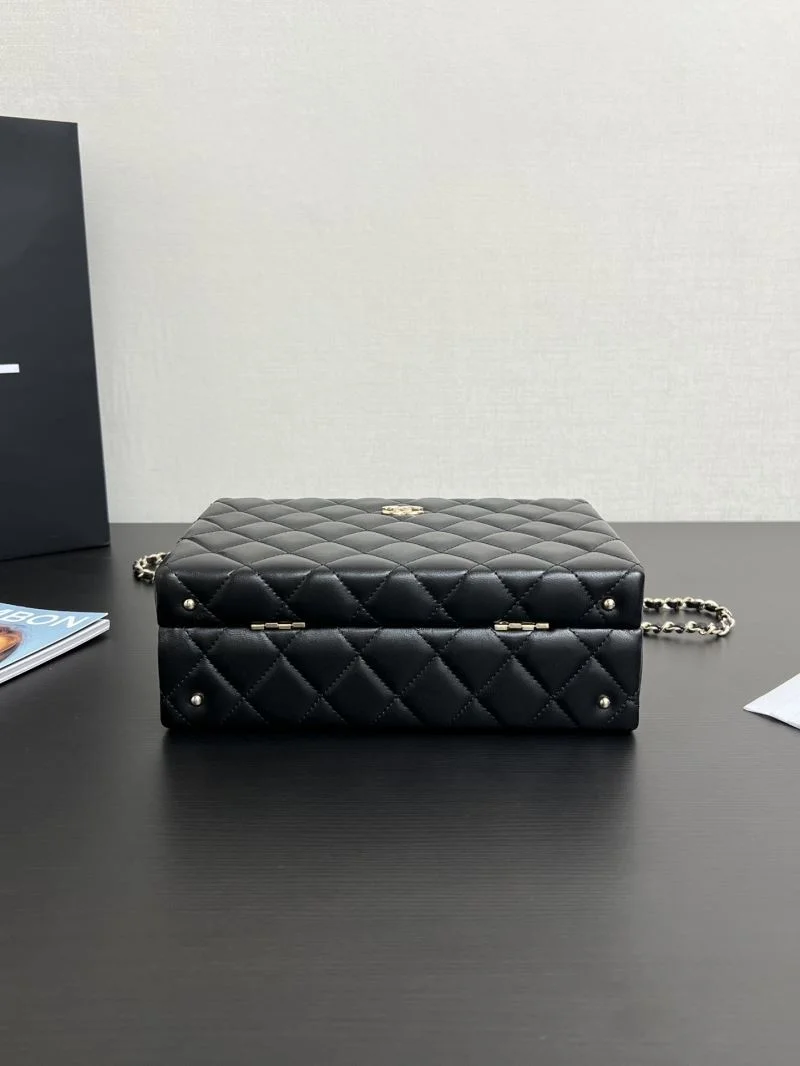 Supportive Chanel Cosmetic Bags 55137