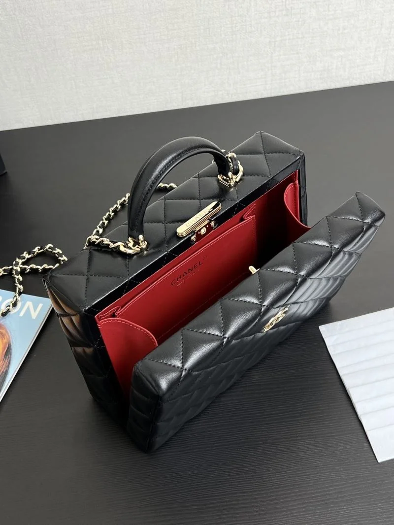 Supportive Chanel Cosmetic Bags 55137