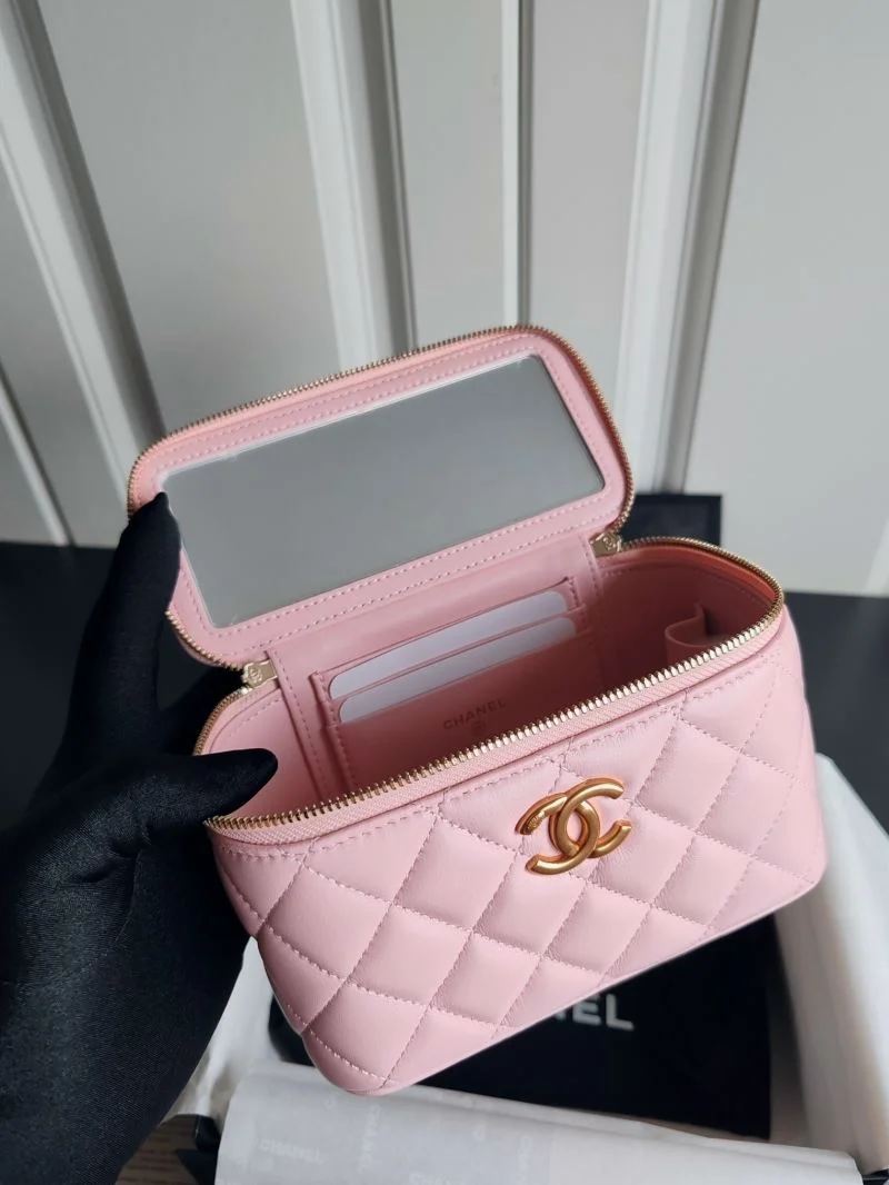 Comfortable Chanel Cosmetic Bags 55106